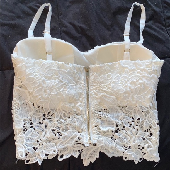 White lace cropped tank top! Size small - Picture 4 of 8